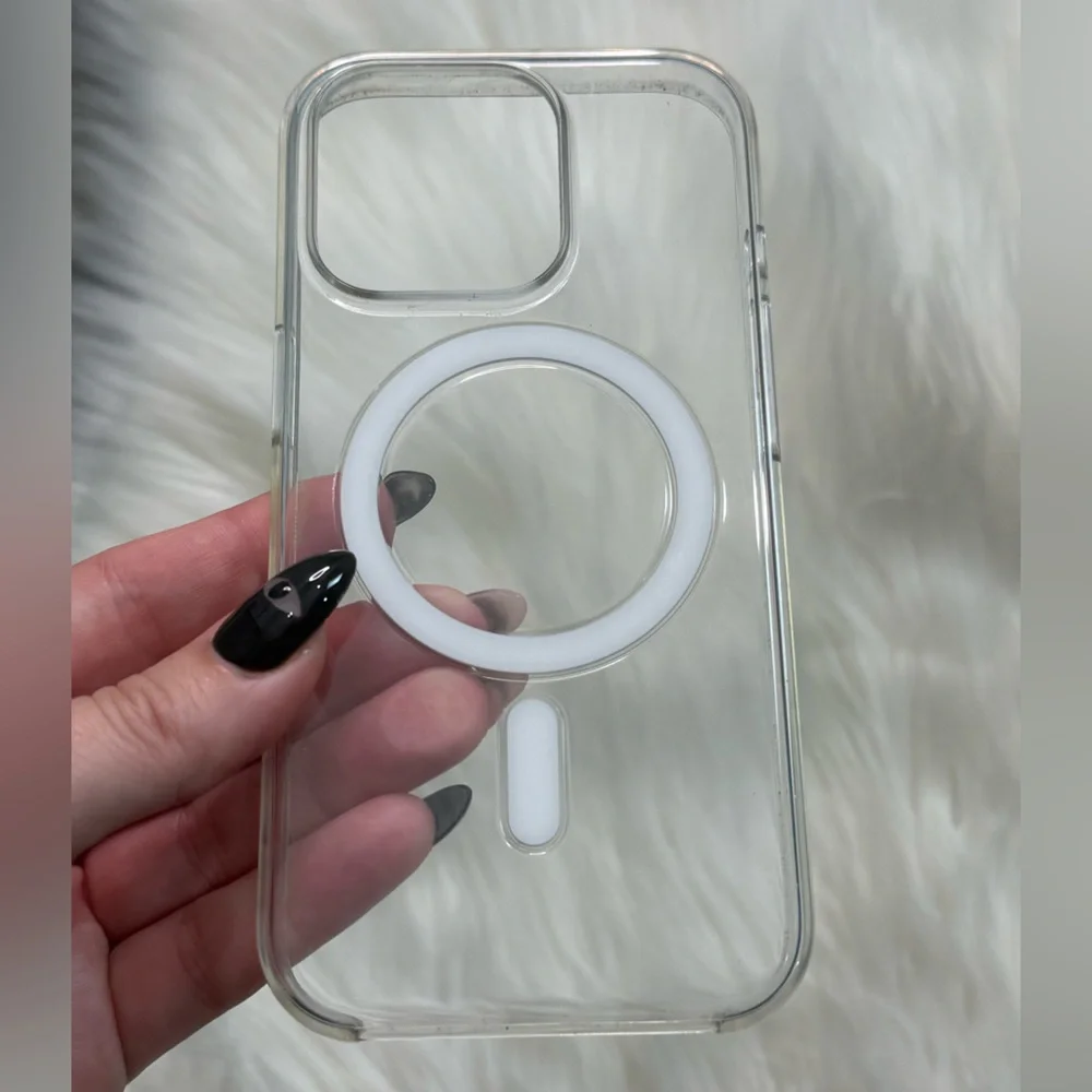 Apple Clear Case with MagSafe for iPhone 16 Pro